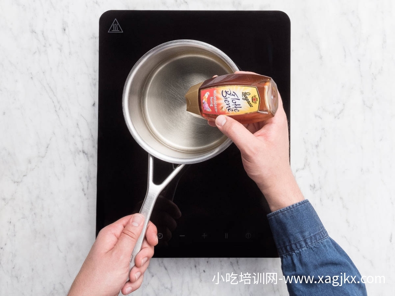 香料蜂蜜蛋糕佐梨和生姜【制作方式】